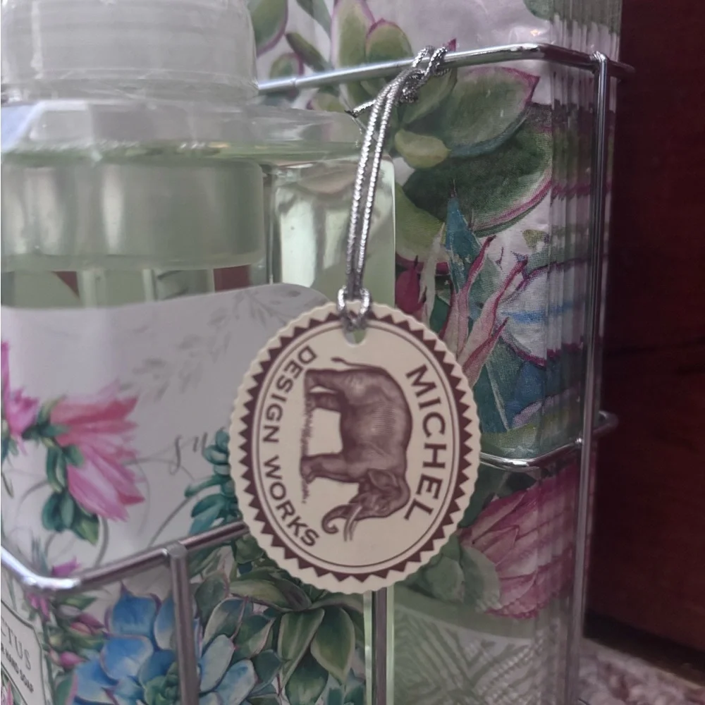 Michel Hand Soap & Matching Napkins - Picture 2 of 4